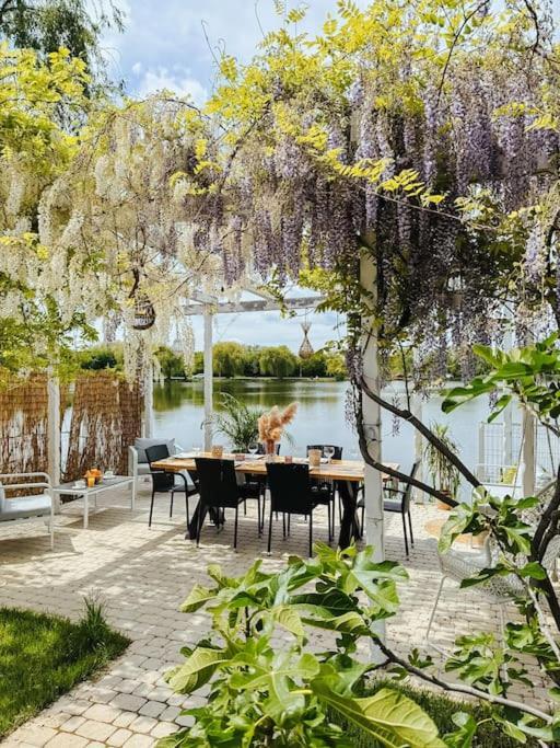 Therme - Corbeanca By The Lake Luxury Villa Exterior foto